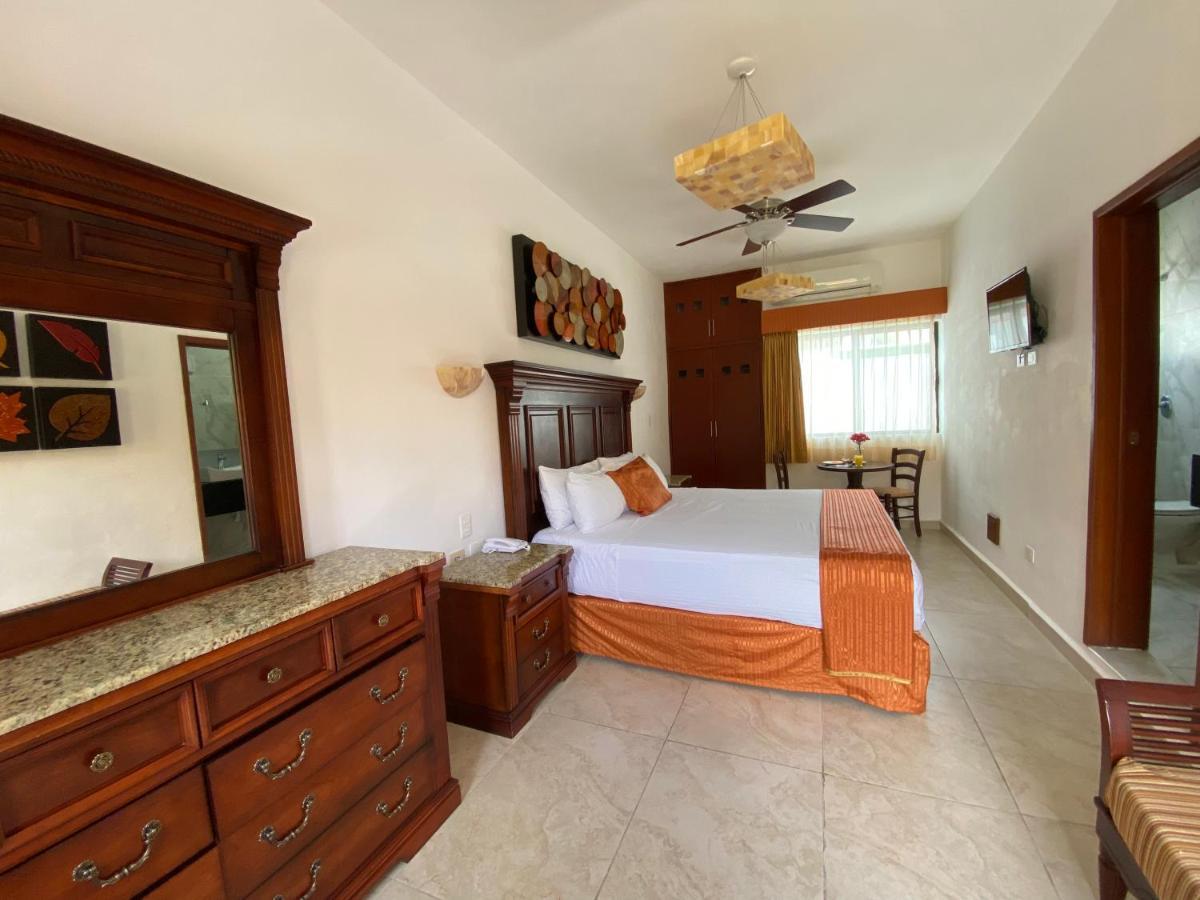 Hotel Las Golondrinas Playa del Carmen Exterior photo
