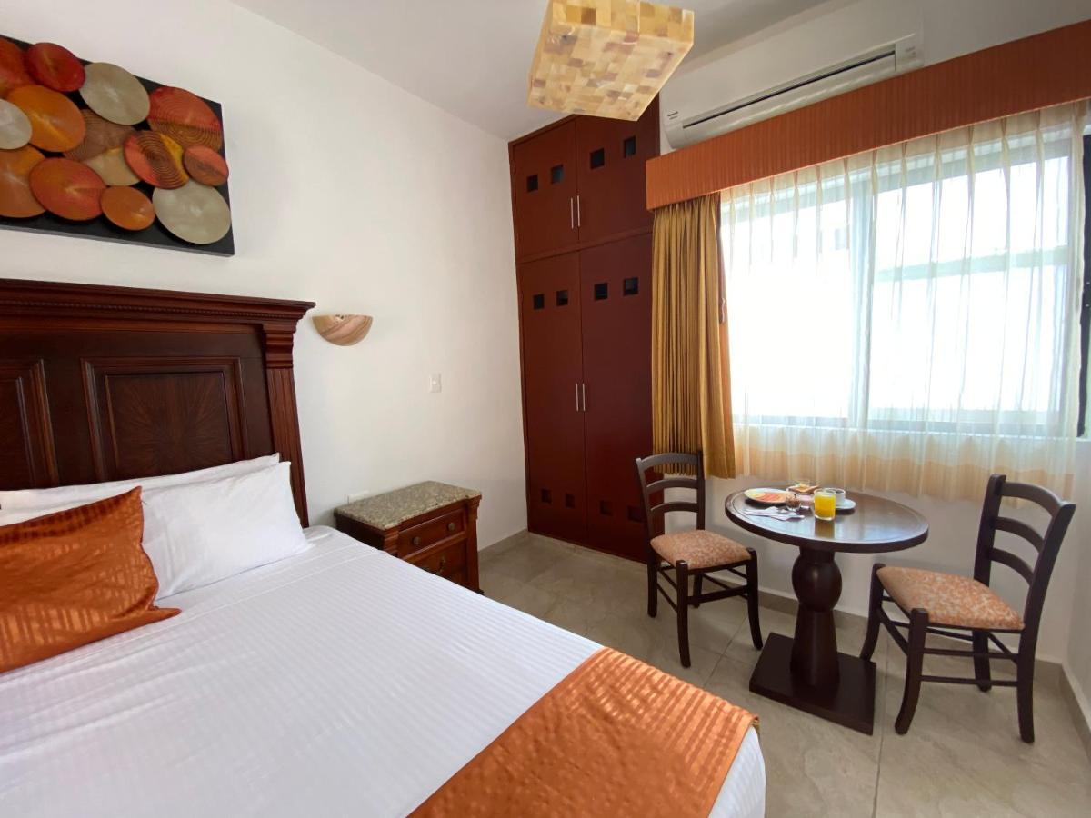 Hotel Las Golondrinas Playa del Carmen Exterior photo