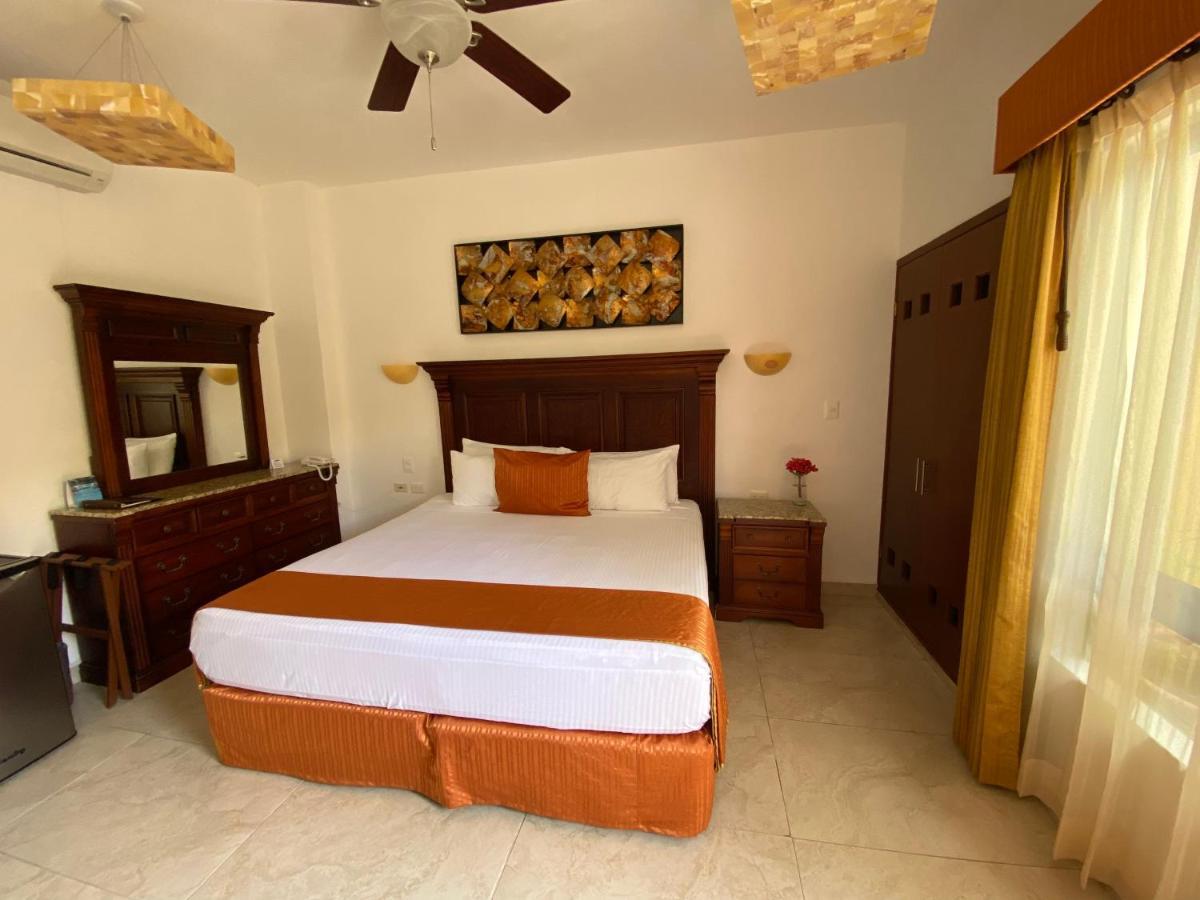 Hotel Las Golondrinas Playa del Carmen Exterior photo