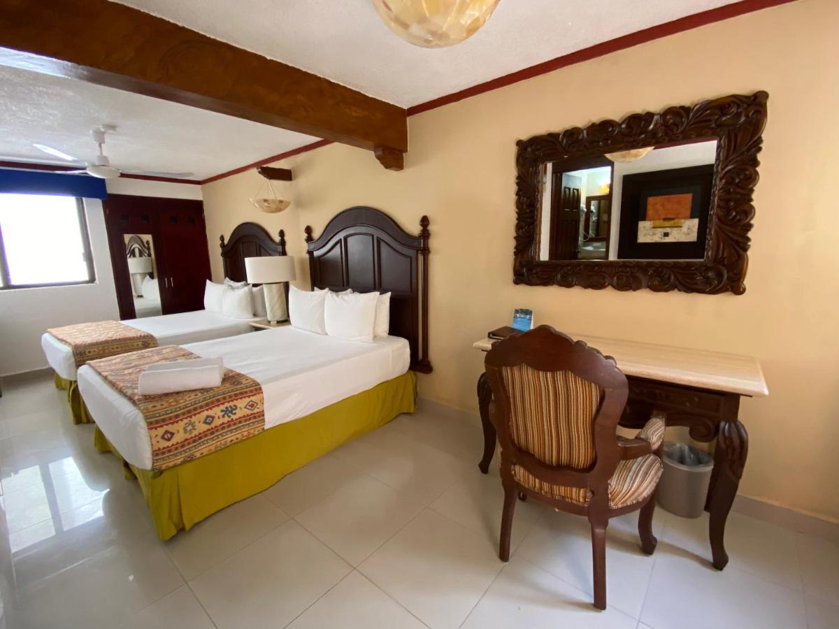 Hotel Las Golondrinas Playa del Carmen Exterior photo