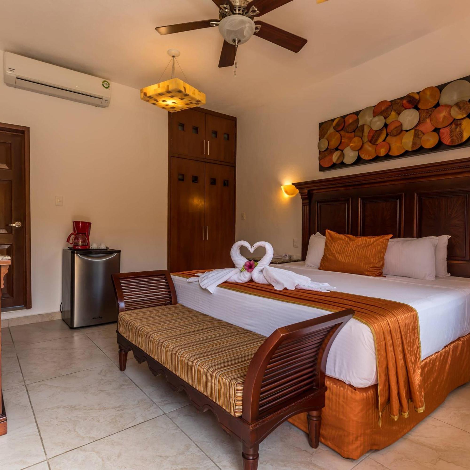 Hotel Las Golondrinas Playa del Carmen Exterior photo