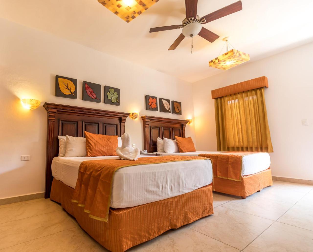 Hotel Las Golondrinas Playa del Carmen Exterior photo