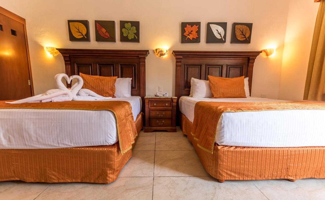 Hotel Las Golondrinas Playa del Carmen Exterior photo